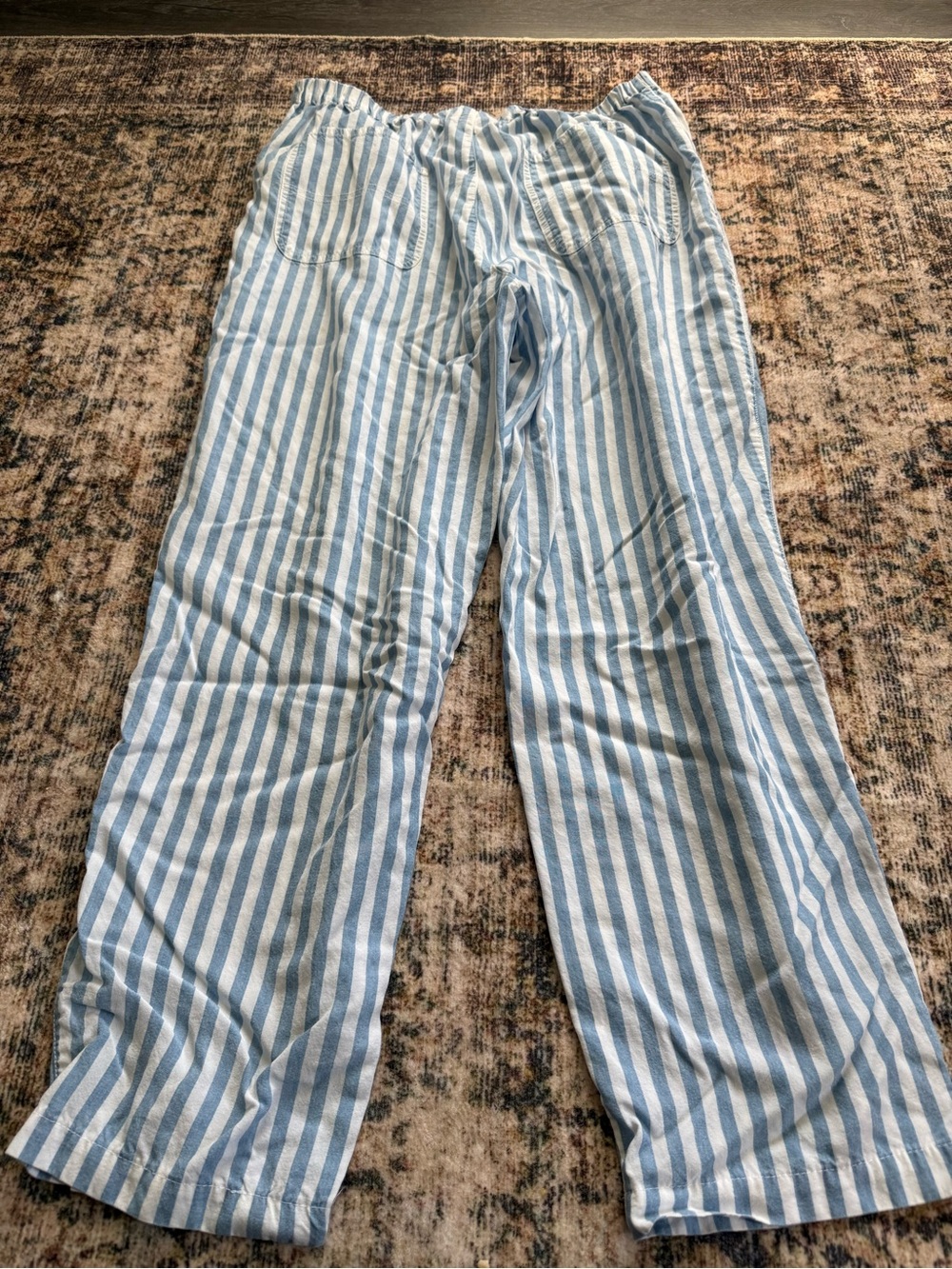 Liz Claiborne Light Blue & White Striped Cropped Pants - Picture 4 of 5